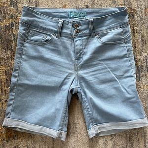 Booty Fitting Bermuda Shorts